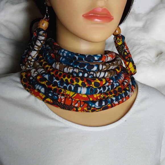 Handmade choker fabric necklace crafted - Picture 7 of 7